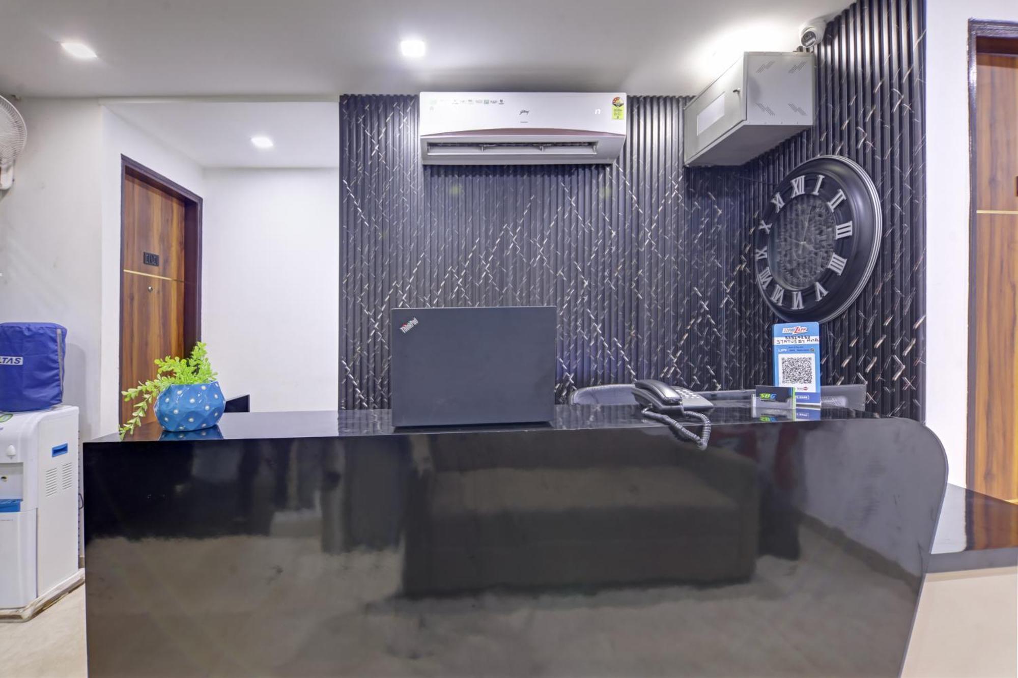 Status By Hotel The Emporio Газиабад Екстериор снимка