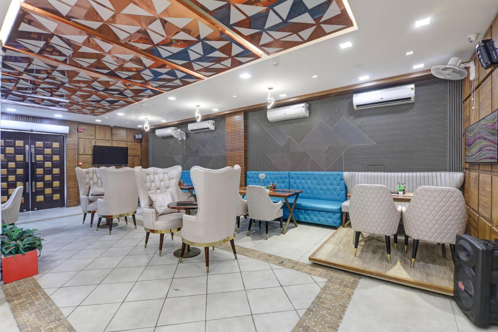 Status By Hotel The Emporio Газиабад Екстериор снимка