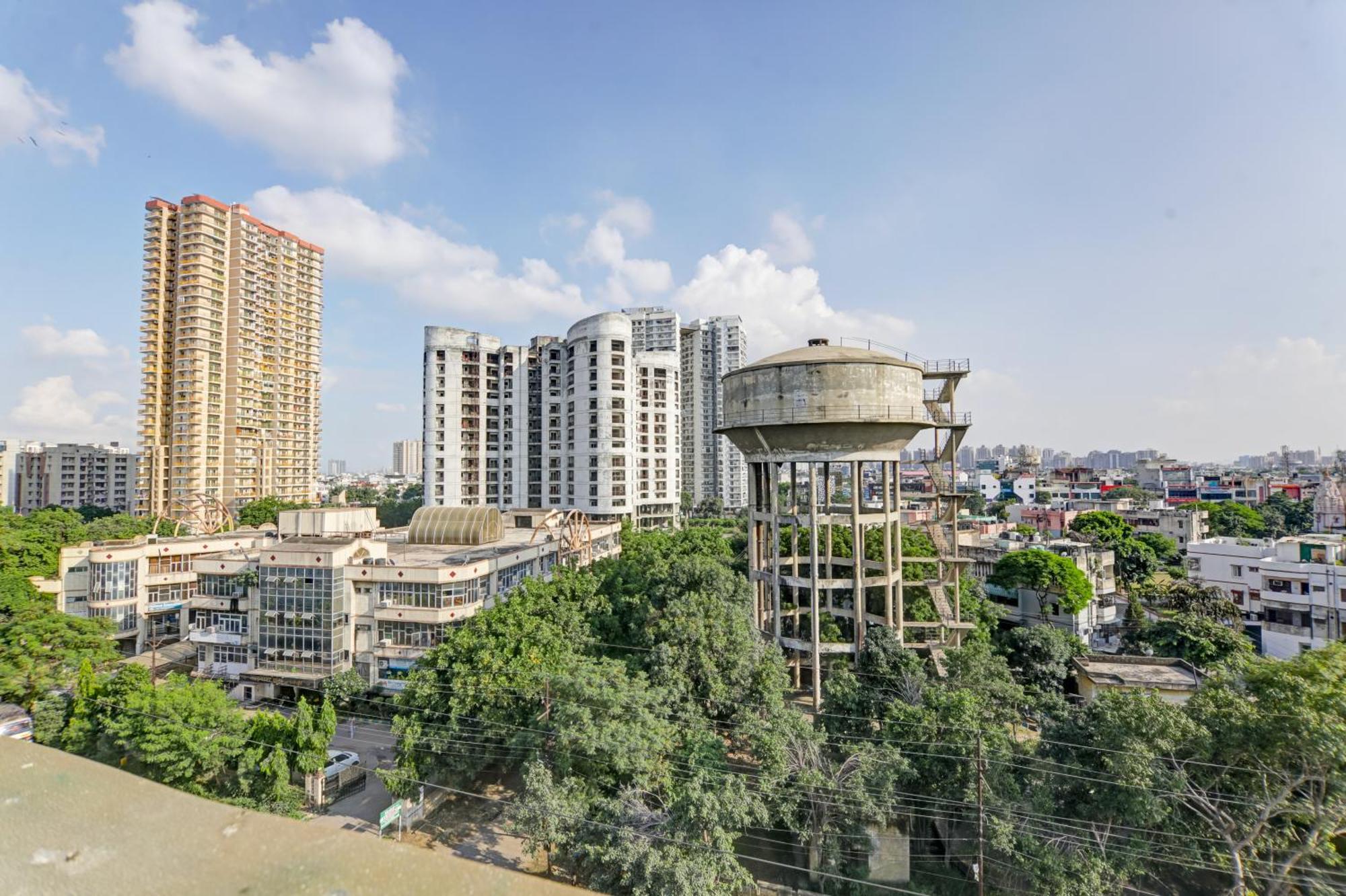Status By Hotel The Emporio Газиабад Екстериор снимка