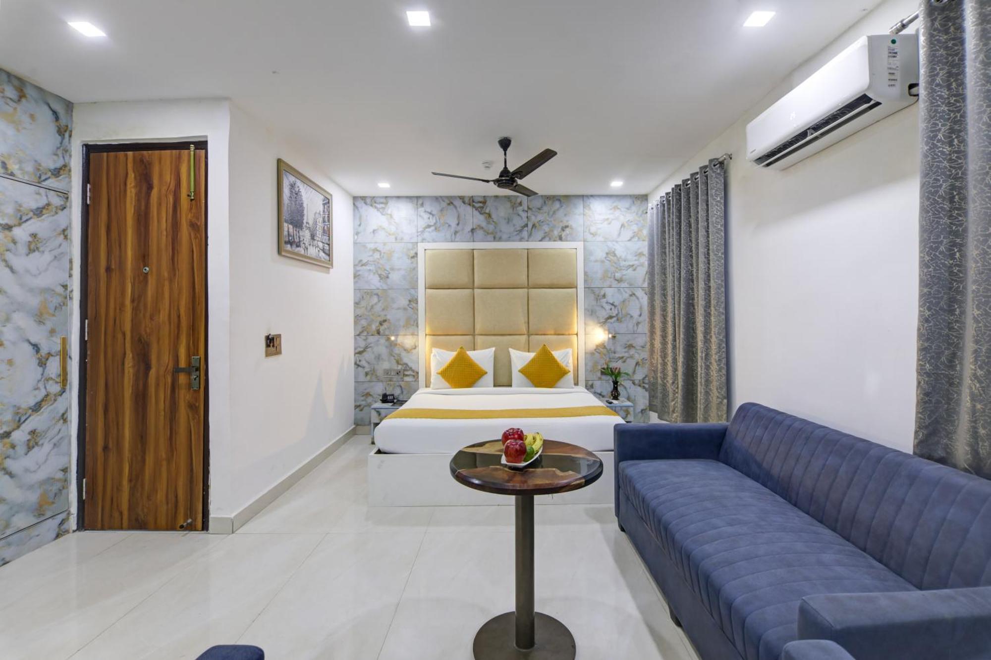 Status By Hotel The Emporio Газиабад Екстериор снимка