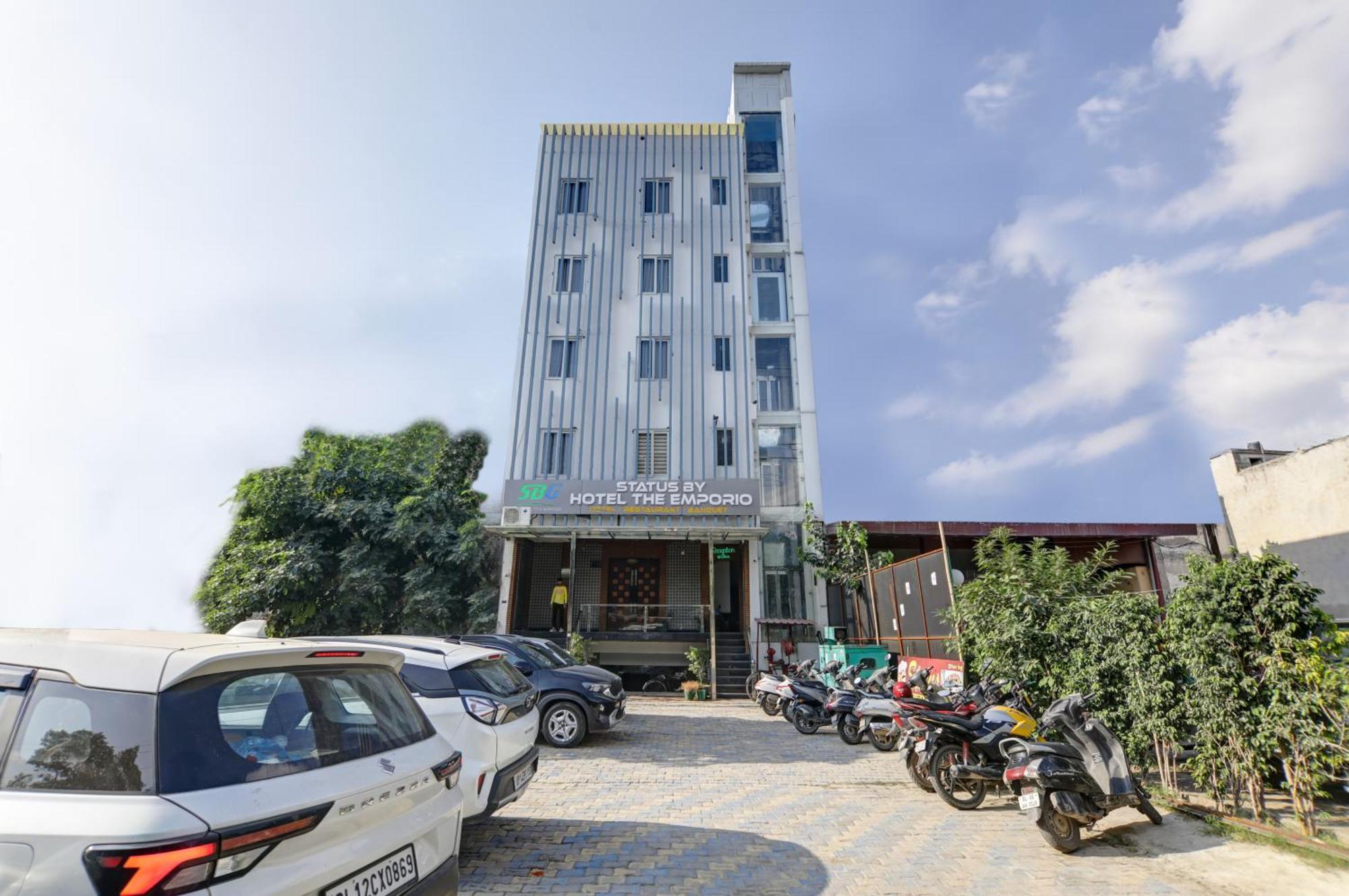 Status By Hotel The Emporio Газиабад Екстериор снимка