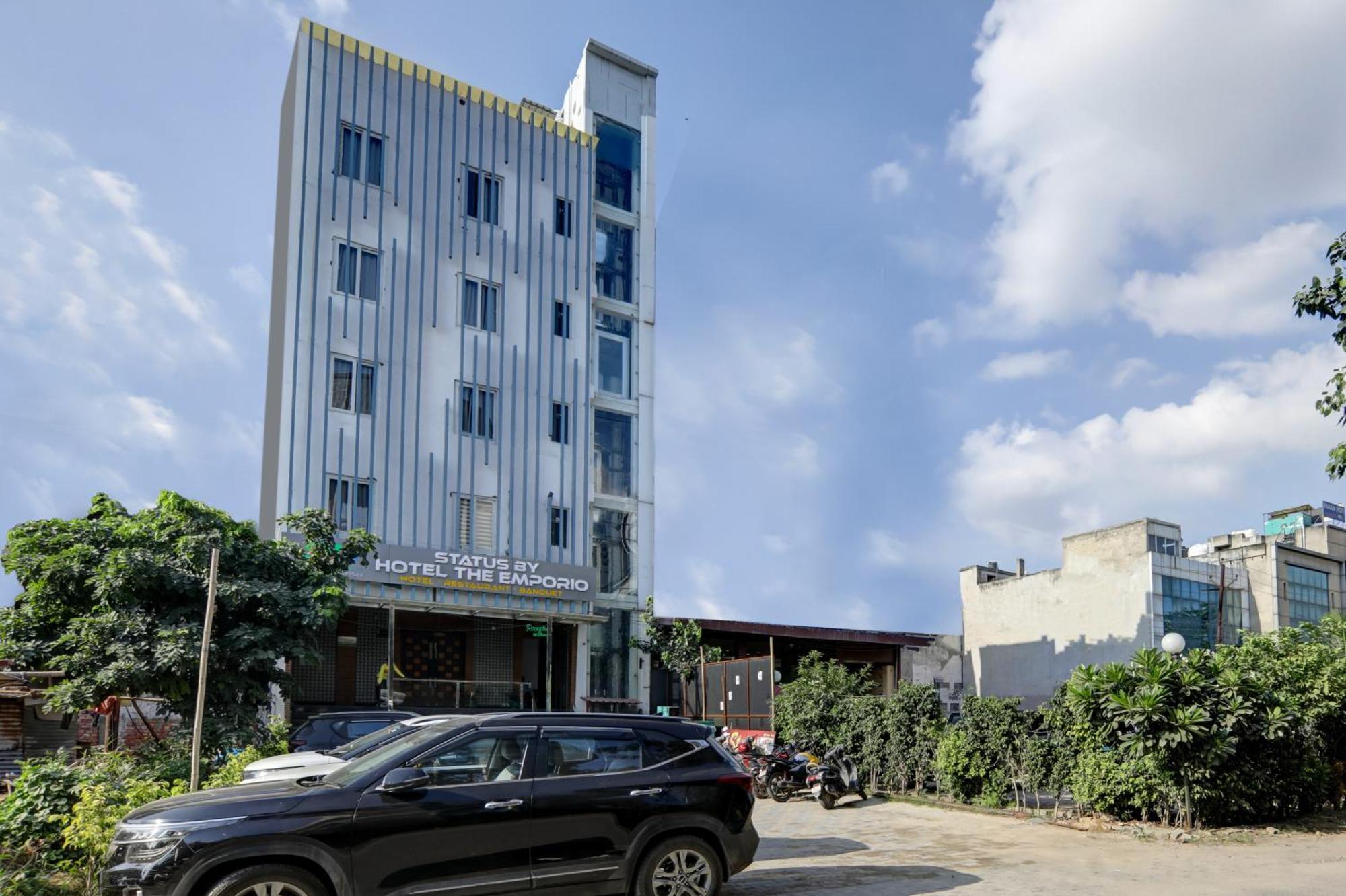 Status By Hotel The Emporio Газиабад Екстериор снимка