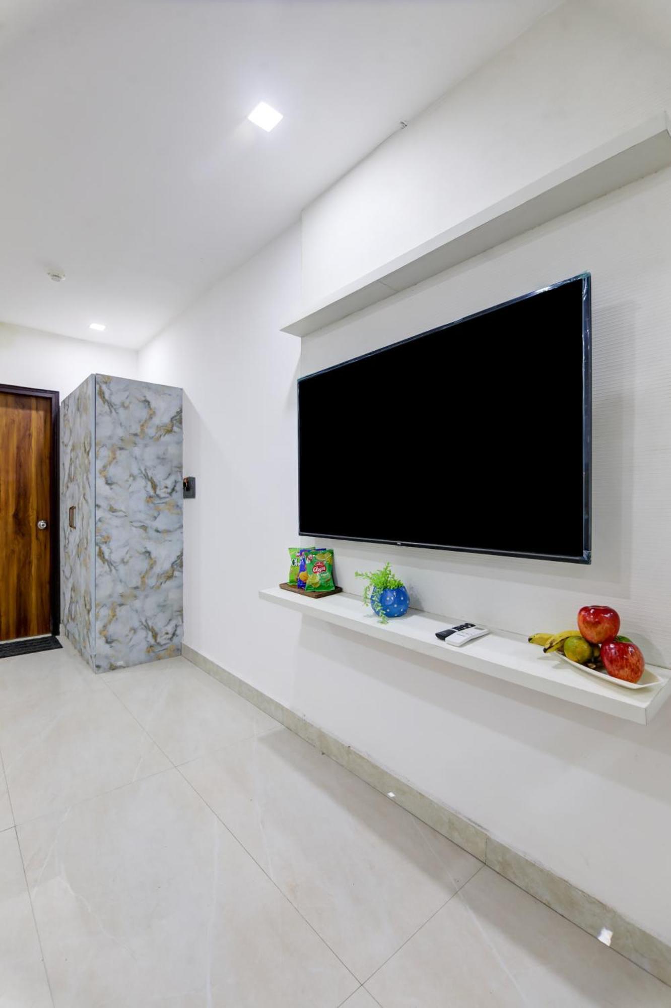 Status By Hotel The Emporio Газиабад Екстериор снимка