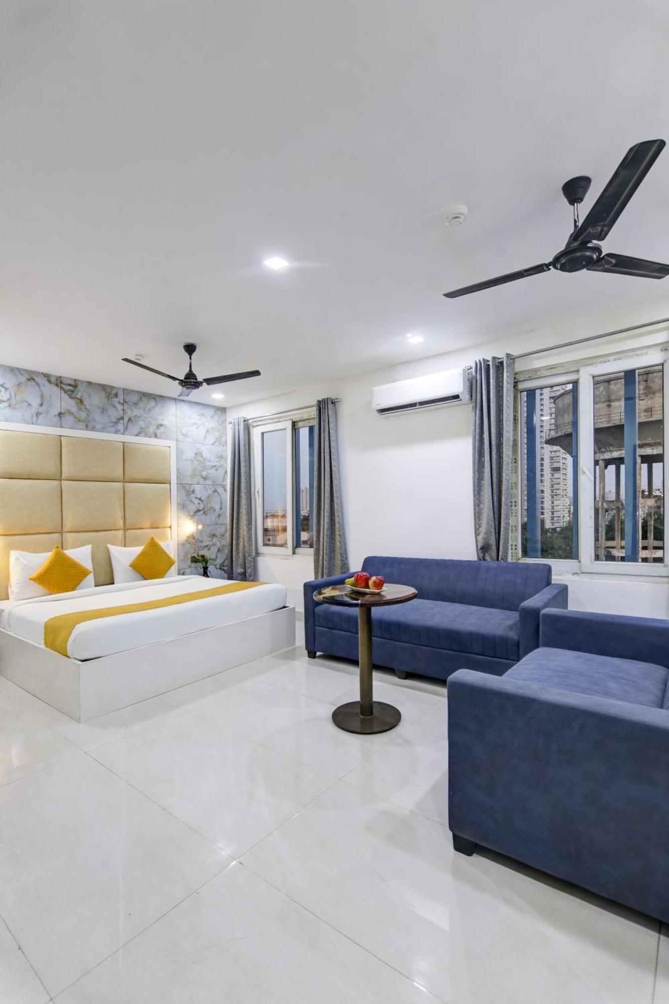 Status By Hotel The Emporio Газиабад Екстериор снимка