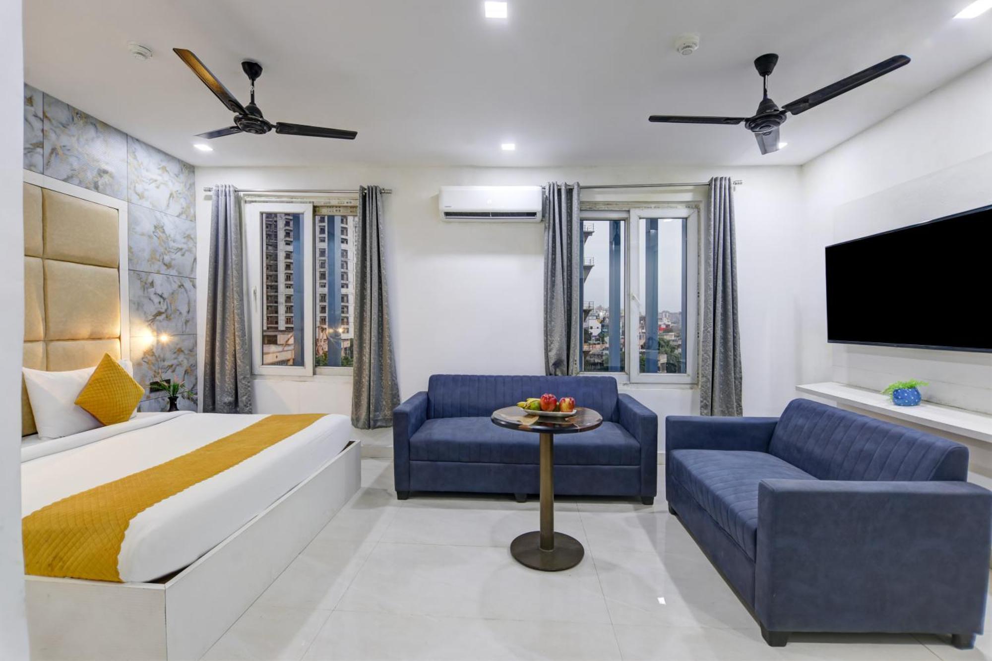 Status By Hotel The Emporio Газиабад Екстериор снимка
