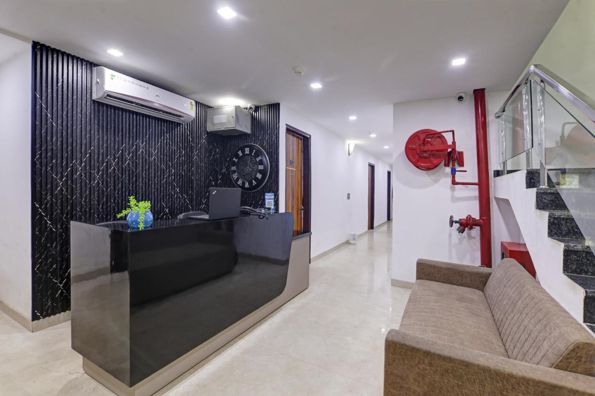 Status By Hotel The Emporio Газиабад Екстериор снимка