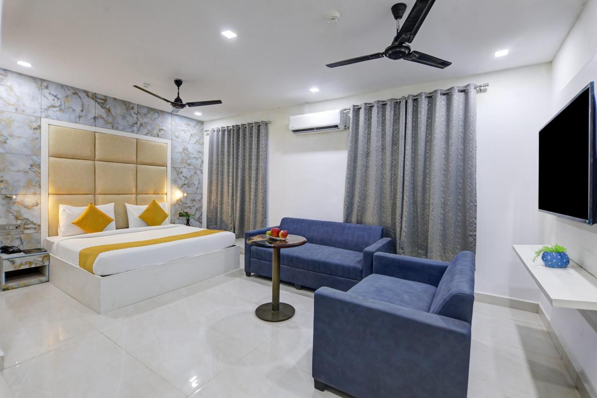 Status By Hotel The Emporio Газиабад Екстериор снимка