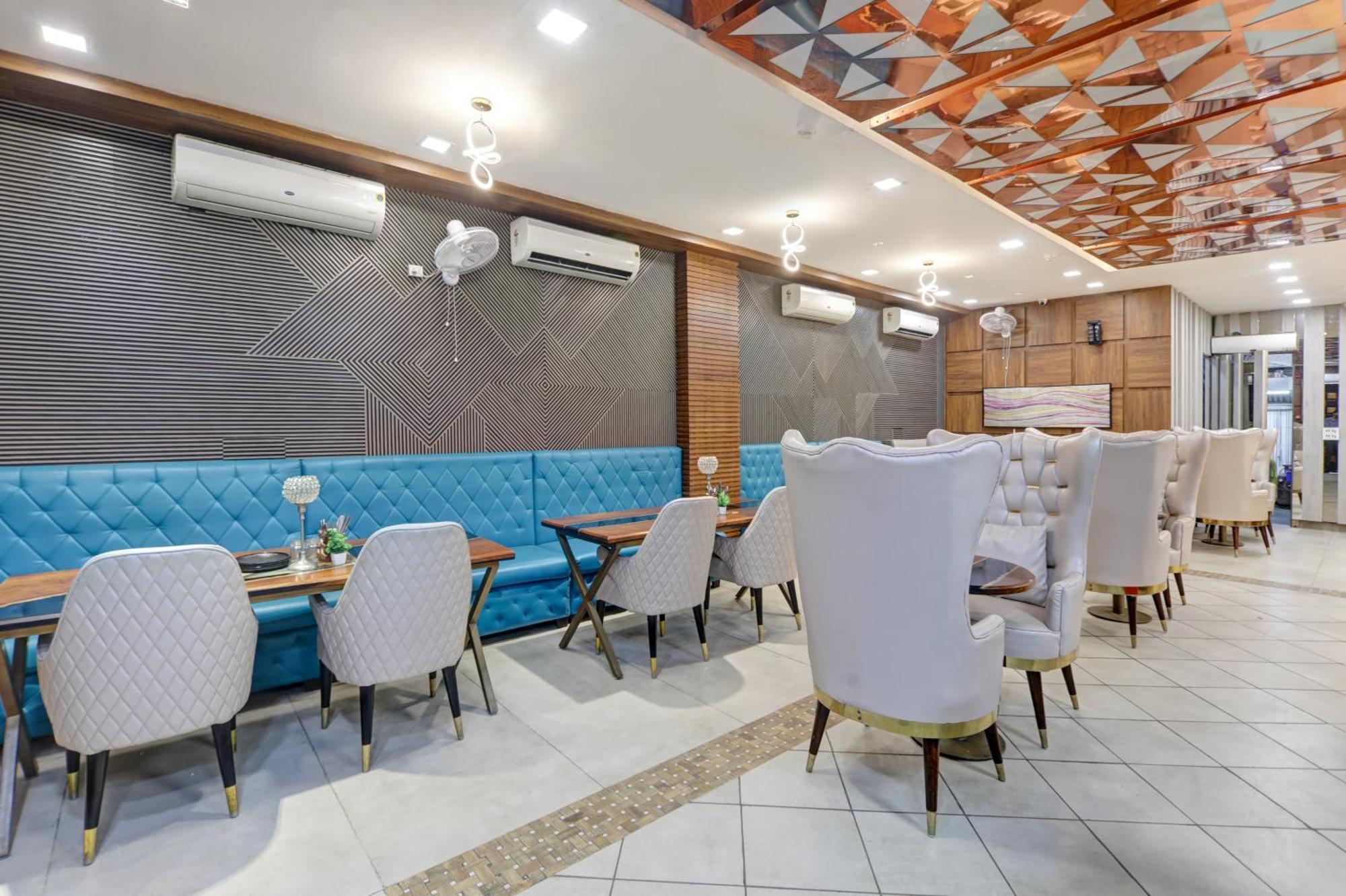 Status By Hotel The Emporio Газиабад Екстериор снимка