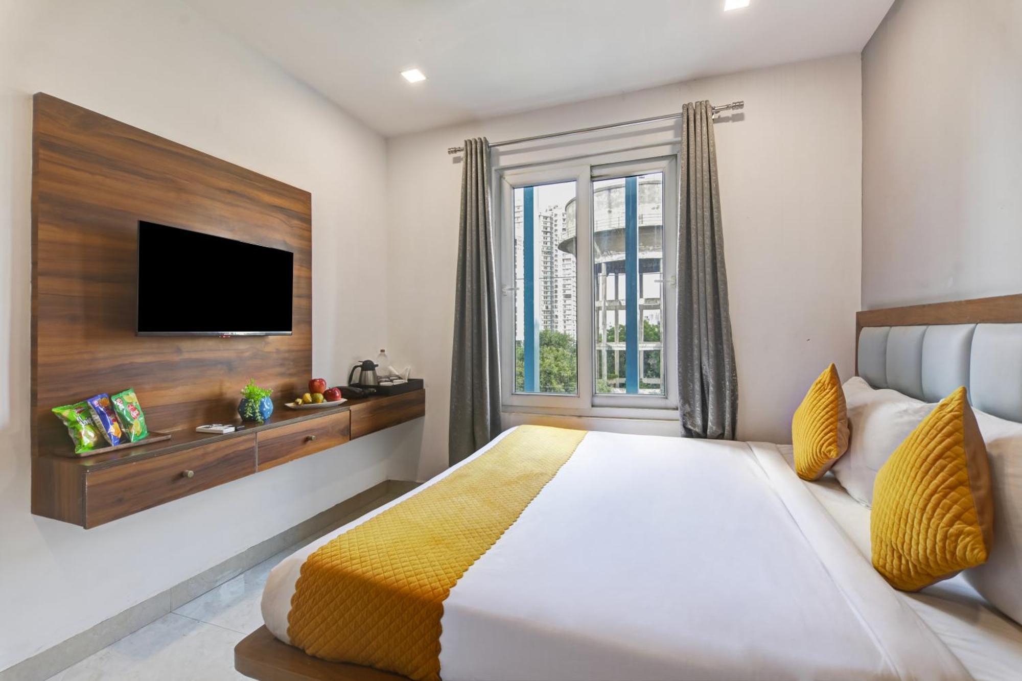 Status By Hotel The Emporio Газиабад Екстериор снимка
