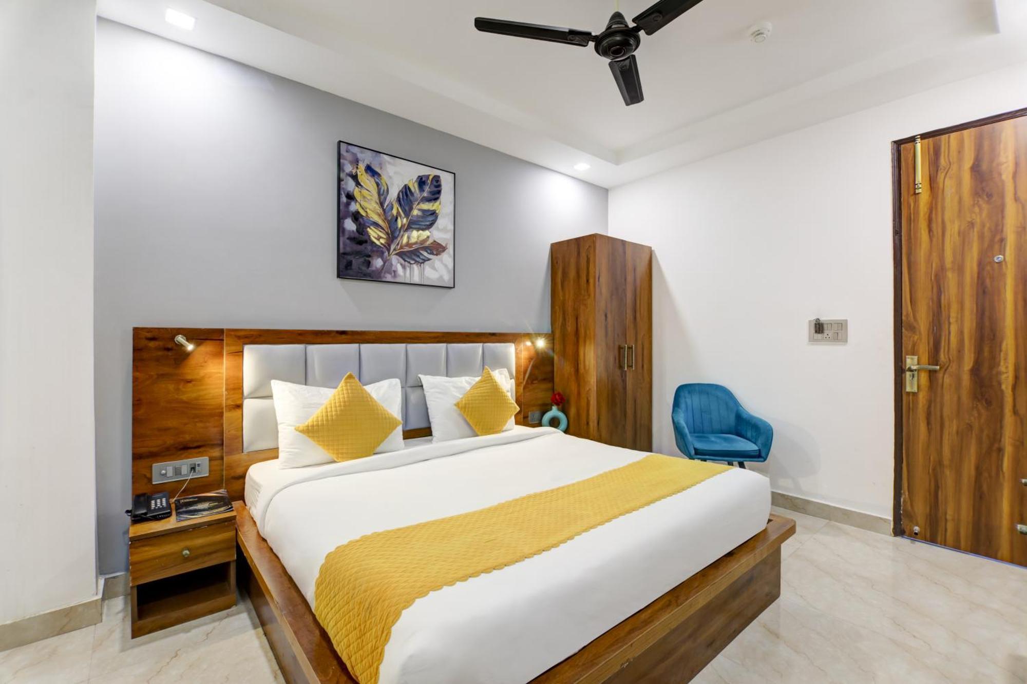 Status By Hotel The Emporio Газиабад Екстериор снимка