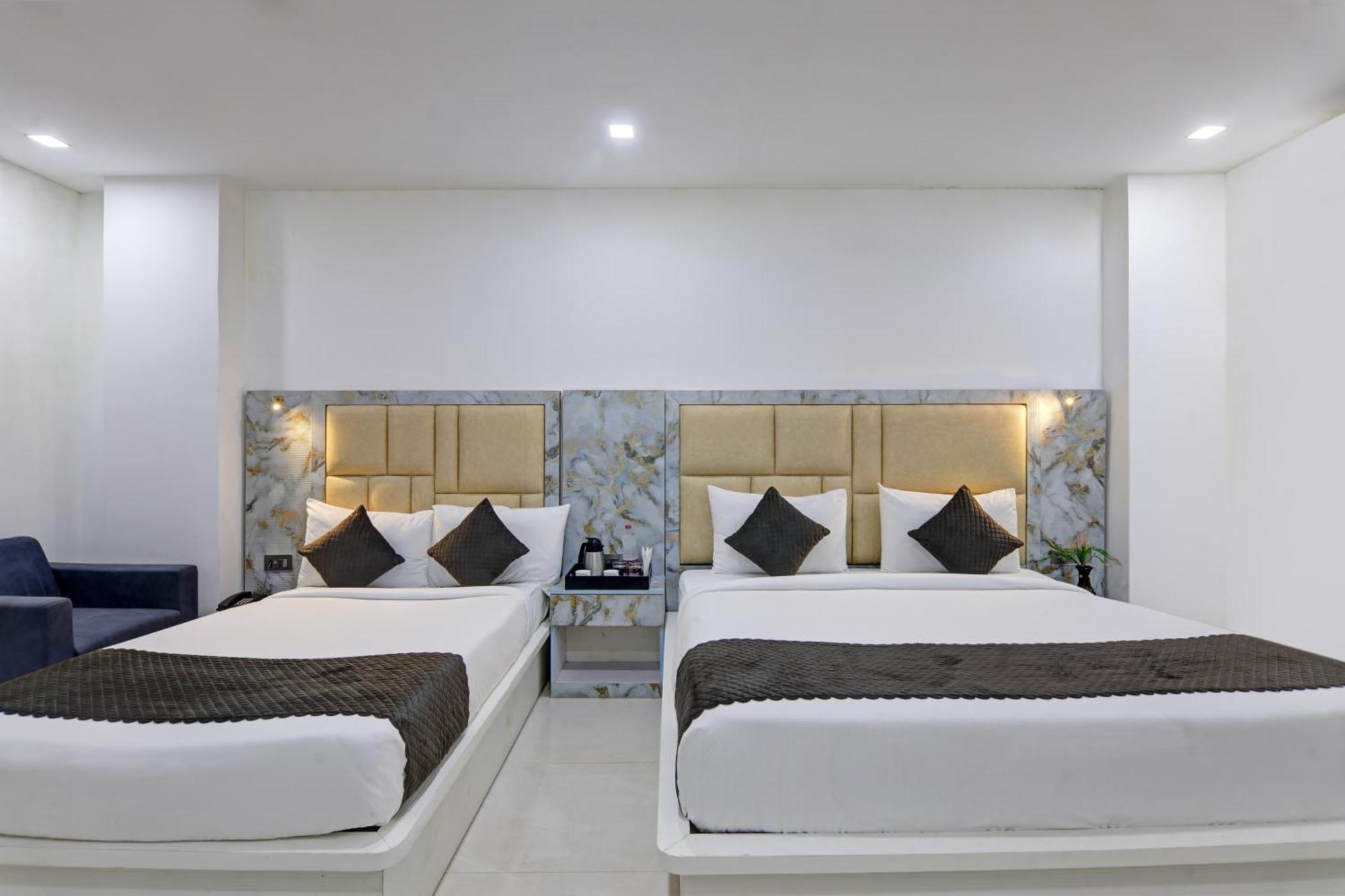 Status By Hotel The Emporio Газиабад Екстериор снимка