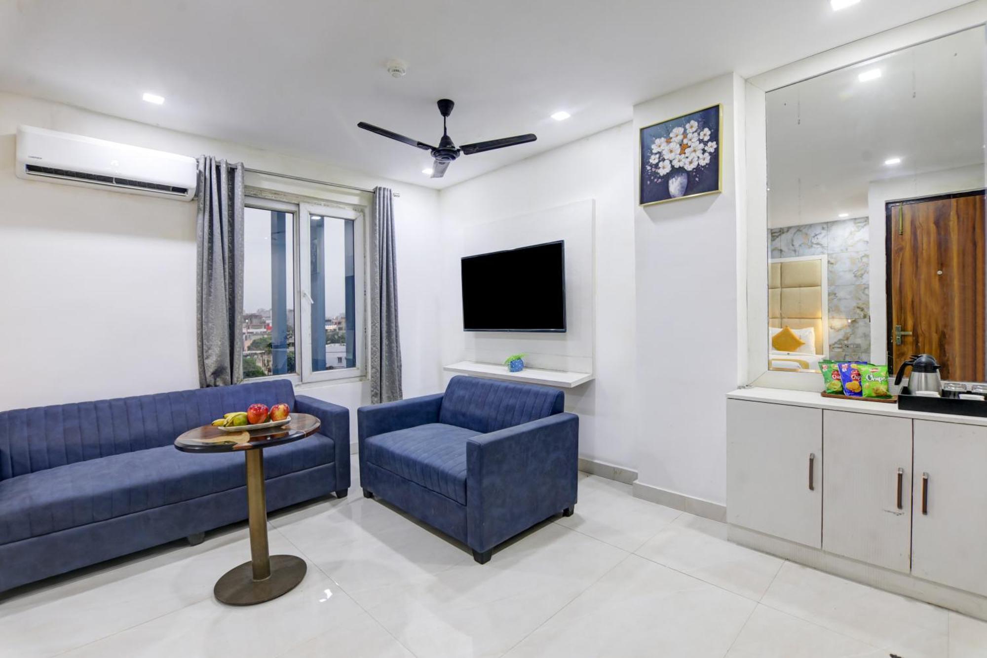 Status By Hotel The Emporio Газиабад Екстериор снимка