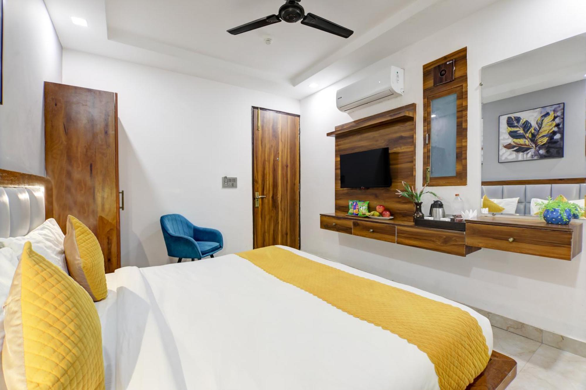 Status By Hotel The Emporio Газиабад Екстериор снимка