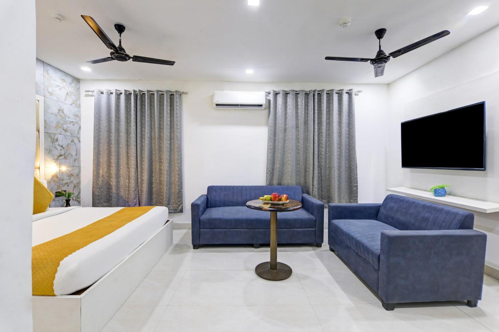 Status By Hotel The Emporio Газиабад Екстериор снимка