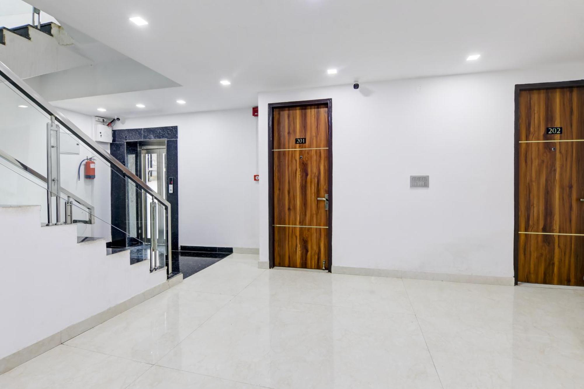Status By Hotel The Emporio Газиабад Екстериор снимка