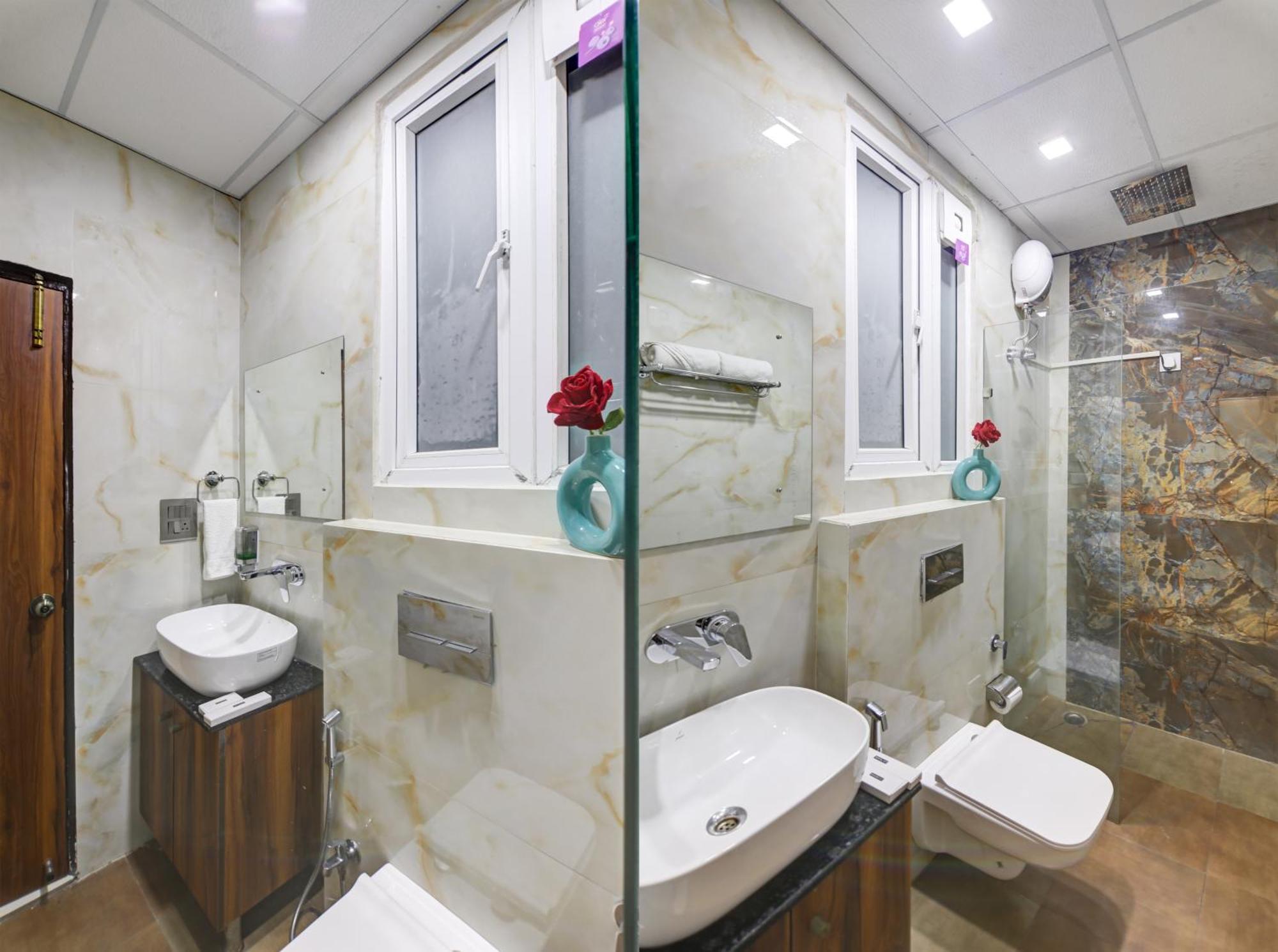Status By Hotel The Emporio Газиабад Екстериор снимка