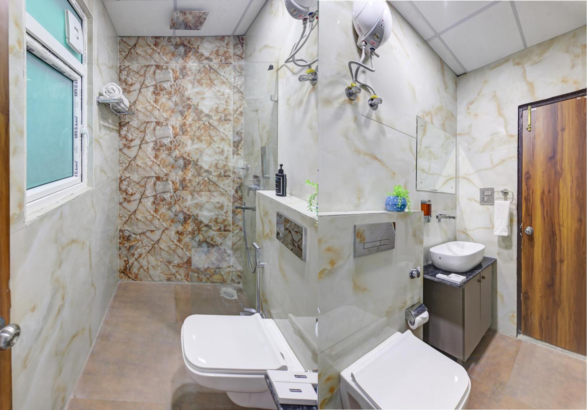 Status By Hotel The Emporio Газиабад Екстериор снимка