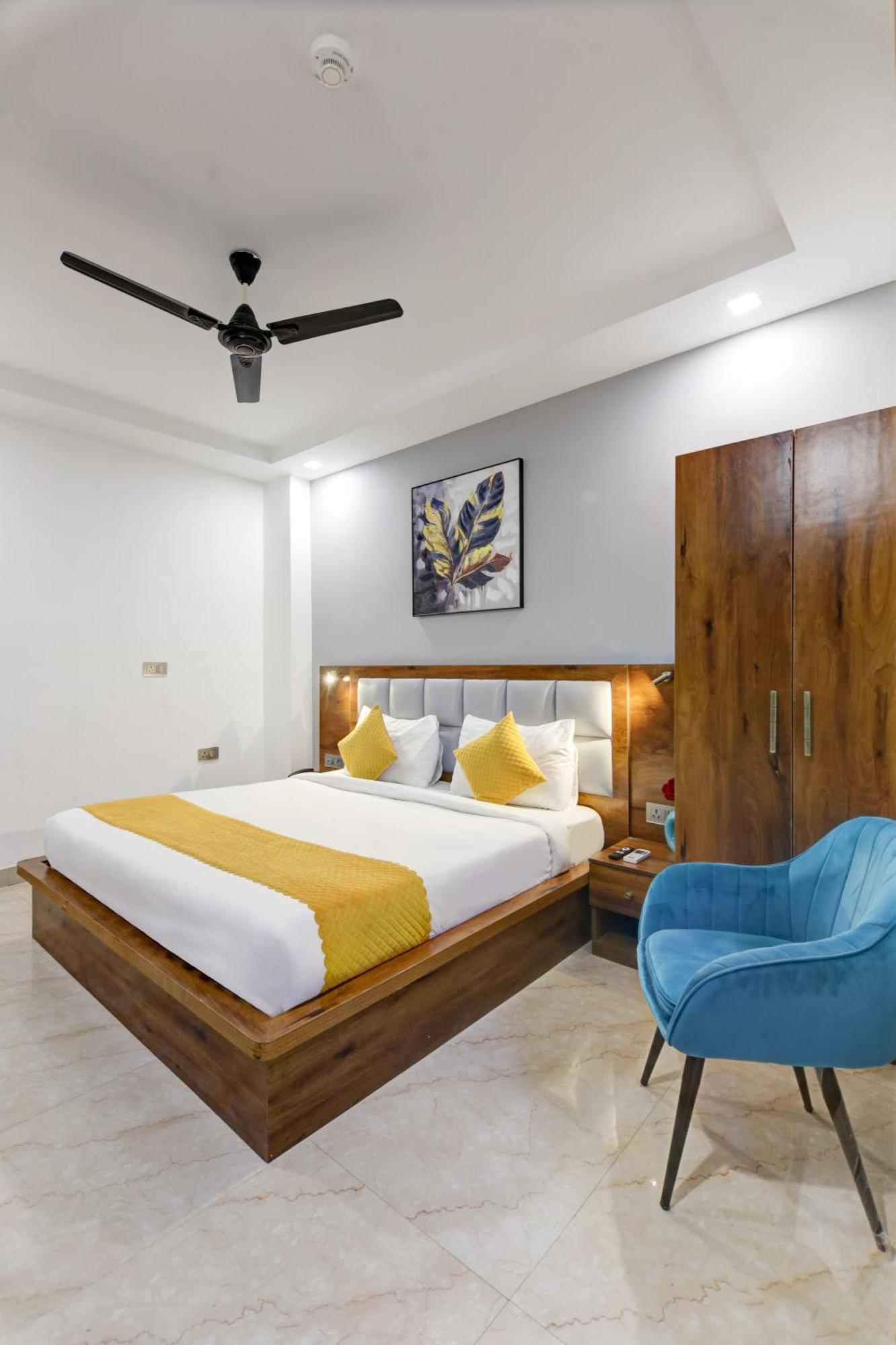 Status By Hotel The Emporio Газиабад Екстериор снимка